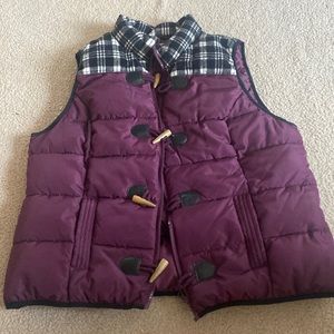 Women’s vest purple with black and white